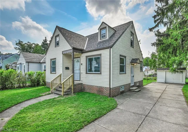 Photo 4 of Single family home for sale at 5516 Garden St, Maple Heights, OH 44137 | MLS# 5238539 | Listing updated on 2026-08-28