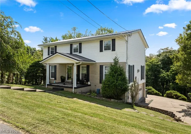 Photo 2 of Single family home for sale at 209 Spring Park Ave, Saint Clairsville, OH 43950 | MLS# 5238548 | Listing updated on 2026-09-01