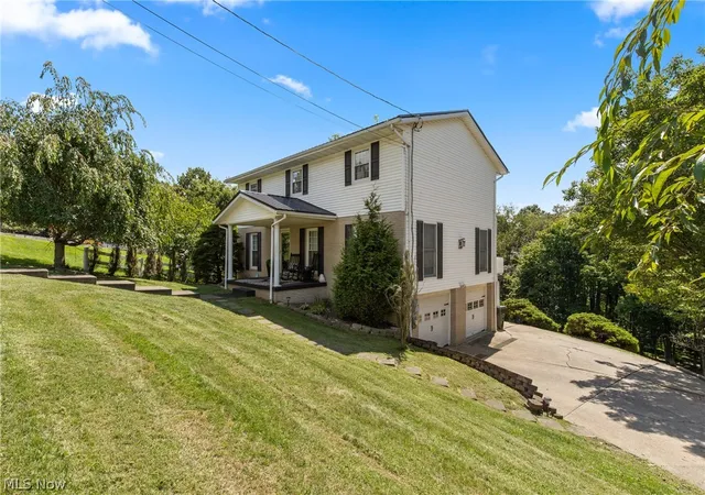 Photo 3 of Single family home for sale at 209 Spring Park Ave, Saint Clairsville, OH 43950 | MLS# 5238548 | Listing updated on 2026-09-23