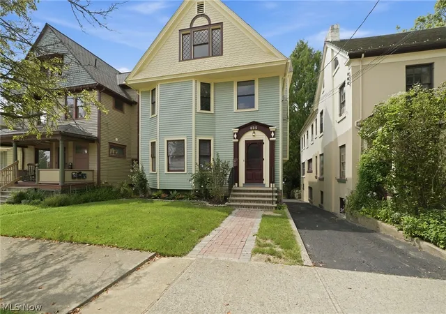 Photo 1 of Single family home for sale at 425 West Ave, Elyria, OH 44035 | MLS# 5236104 | Listing updated on 2026-08-31