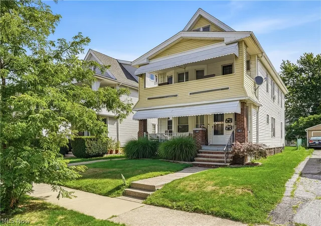Photo 2 of Sale Pending at 2095 Chesterland Ave, Lakewood, OH 44107 | MLS# 5238181 | Listing updated on 2026-08-25