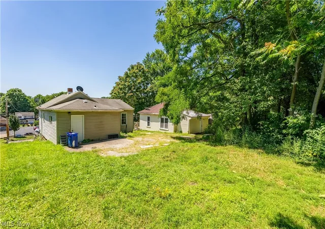Photo 2 of Single family home for sale at 155 Fernwood Ave, Barberton, OH 44203 | MLS# 5238525 | Listing updated on 2026-08-21