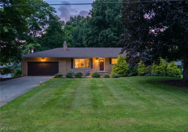 Photo 2 of Sale Pending at 484 Beaumont Dr, Fairlawn, OH 44333 | MLS# 5238341 | Listing updated on 2026-08-24