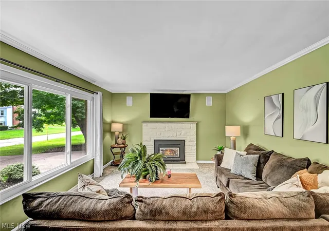 Photo 4 of Sale Pending at 484 Beaumont Dr, Fairlawn, OH 44333 | MLS# 5238341 | Listing updated on 2026-08-24
