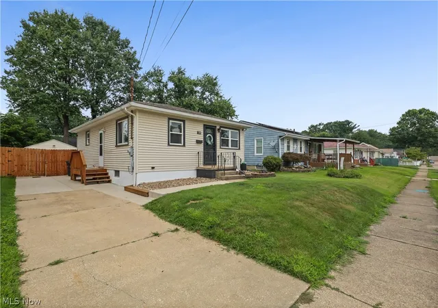 Photo 2 of Sale Pending at 138 Thorlone Ave, Akron, OH 44312 | MLS# 5237792 | Listing updated on 2026-09-21