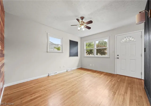 Photo 4 of Sale Pending at 138 Thorlone Ave, Akron, OH 44312 | MLS# 5237792 | Listing updated on 2026-09-21