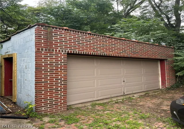 Photo 3 of Single family home for sale at 875 Mckinley Ave, Akron, OH 44306 | MLS# 5232615 | Listing updated on 2026-08-21