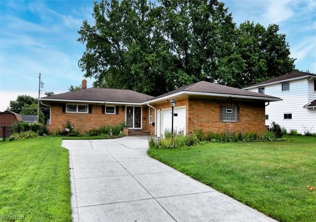Photo 1 of Sale Pending at 5669 Beacon Hill Dr, Seven Hills, OH 44131 | MLS# 5237634 | Listing updated on 2026-08-29