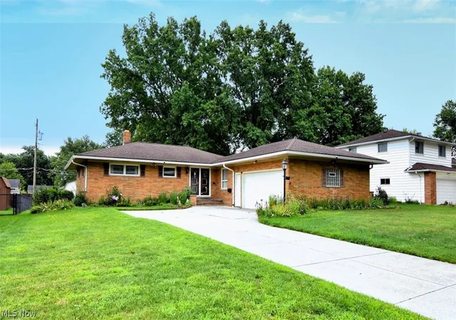 Photo 2 of Sale Pending at 5669 Beacon Hill Dr, Seven Hills, OH 44131 | MLS# 5237634 | Listing updated on 2026-08-29