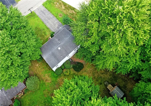 Photo 2 of Sale Pending at 7706 Raglan Dr Ne, Warren, OH 44484 | MLS# 5238233 | Listing updated on 2026-08-28