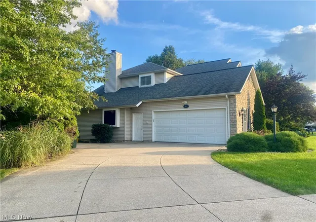 Photo 3 of Sale Pending at 312 Middlestone Wy, Cuyahoga Falls, OH 44223 | MLS# 5238344 | Listing updated on 2026-08-27