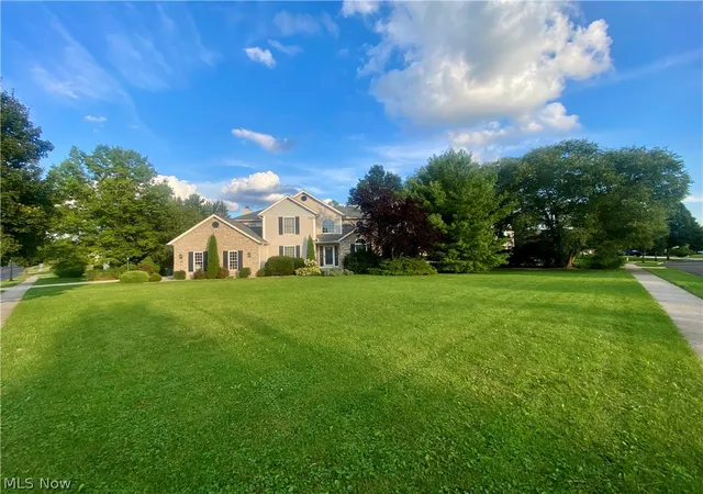 Photo 3 of Sale Pending at 312 Middlestone Wy, Cuyahoga Falls, OH 44223 | MLS# 5238344 | Listing updated on 2026-08-27