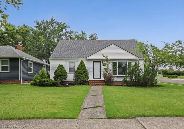 Photo 1 of Single family home for sale at 7146 W Parkview Dr, Parma, OH 44134 | MLS# 5238590 | Listing updated on 2026-09-28