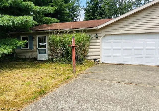 Photo 2 of Single family home for sale at 5921 Pine St, Andover, OH 44003 | MLS# 5235906 | Listing updated on 2026-08-21