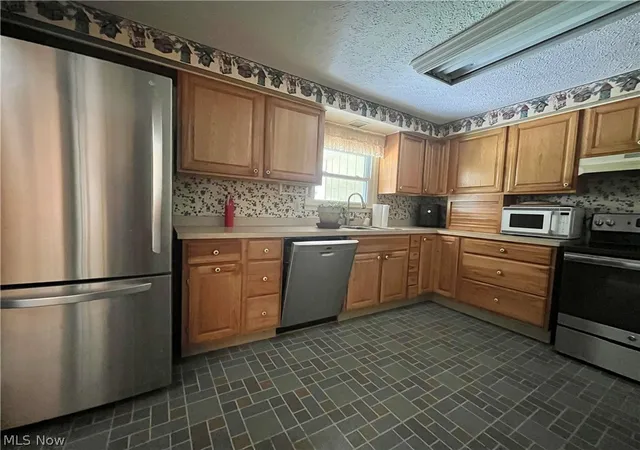 Photo 3 of Single family home for sale at 5921 Pine St, Andover, OH 44003 | MLS# 5235906 | Listing updated on 2026-08-21