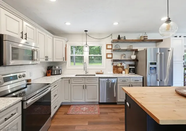 Photo 3 of Sale Pending at 862 Dunning Rd, New Franklin, OH 44614 | MLS# 5237613 | Listing updated on 2026-08-25