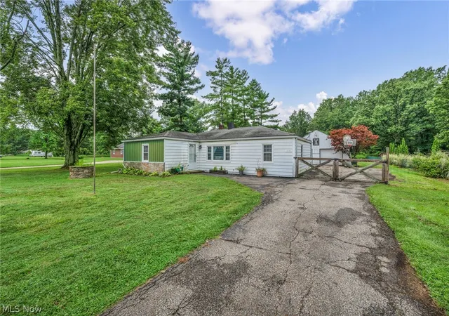 Photo 4 of Single family home for sale at 11690 Durkee Rd, Grafton, OH 44044 | MLS# 5238211 | Listing updated on 2026-08-25