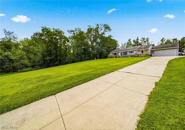 Photo 2 of Sale Pending at 219 W Mennonite Rd, Aurora, OH 44202 | MLS# 5237154 | Listing updated on 2026-08-31