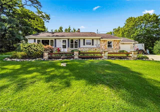 Photo 3 of Sale Pending at 219 W Mennonite Rd, Aurora, OH 44202 | MLS# 5237154 | Listing updated on 2026-08-31