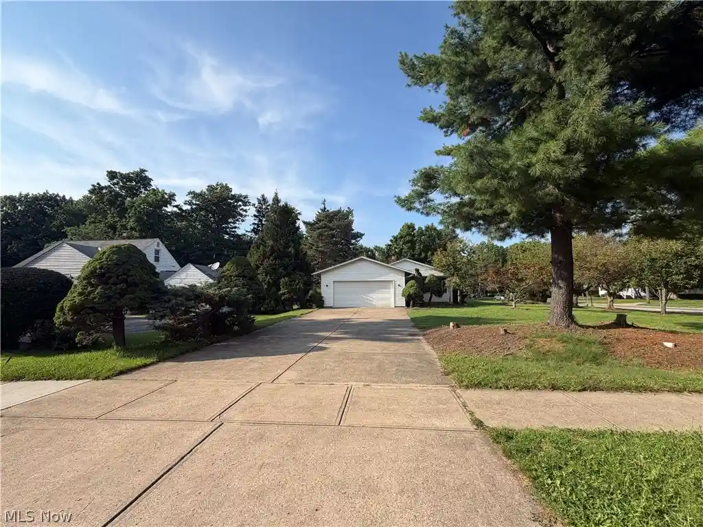 Photo 1 of Single family home for sale at 1088 Lander Rd, Highland Heights, OH 44143 | MLS# 5238416 | Listing updated on 2026-10-20