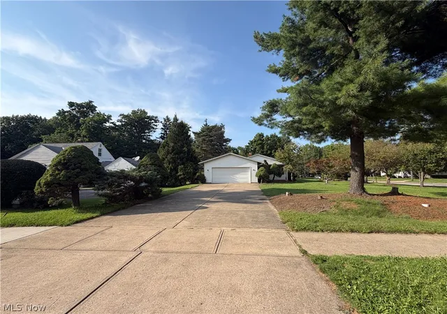 Photo 1 of Single family home for sale at 1088 Lander Rd, Highland Heights, OH 44143 | MLS# 5238416 | Listing updated on 2026-08-28