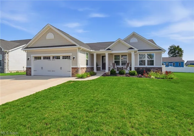Photo 2 of Sale Pending at 3354 Stoneleigh Rd Ne, Canton, OH 44721 | MLS# 5238562 | Listing updated on 2026-08-29