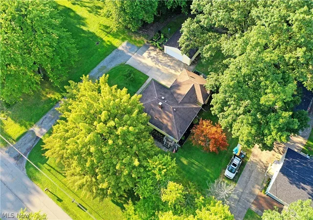 Photo 2 of Sale Pending at 3557 Valacamp Ave Se, Warren, OH 44484 | MLS# 5238653 | Listing updated on 2026-08-28