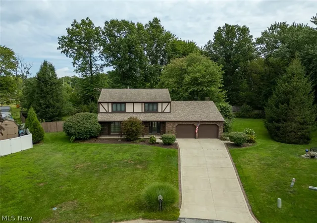 Photo 3 of Sale Pending at 124 Saddle Ridge Cir Se, Warren, OH 44484 | MLS# 5238163 | Listing updated on 2026-10-06