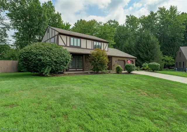 Photo 3 of Sale Pending at 124 Saddle Ridge Cir Se, Warren, OH 44484 | MLS# 5238163 | Listing updated on 2026-10-06