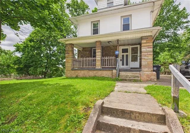 Single family home for sale at 448 E Voris St, Akron, OH 44311 | MLS# 5238669