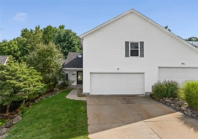 Photo 3 of Condo for sale at 569 Hilltop Terrace, Tallmadge, OH 44278 | MLS# 5238694 | Listing updated on 2026-09-30