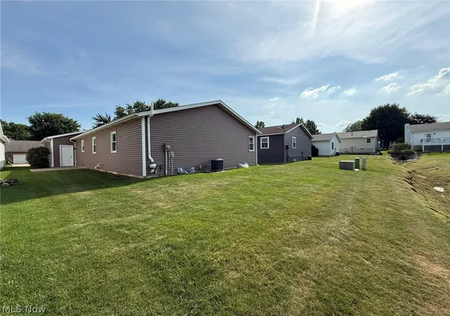 Photo 2 of Single family home for sale at 881 Pepperwood Dr, Wooster, OH 44691 | MLS# 5238118 | Listing updated on 2026-08-27