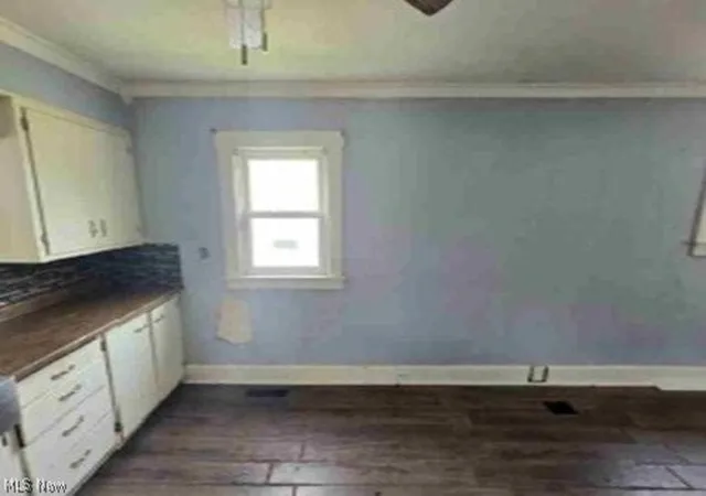 Photo 4 of Single family home for sale at 377 Coitsville Rd, Campbell, OH 44405 | MLS# 5238683 | Listing updated on 2026-08-21
