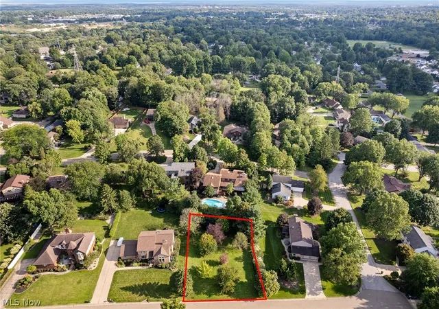 Photo 3 of Single family home for sale at 2317 Raintree St Ne, Canton, OH 44705 | MLS# 5238640 | Listing updated on 2026-08-24