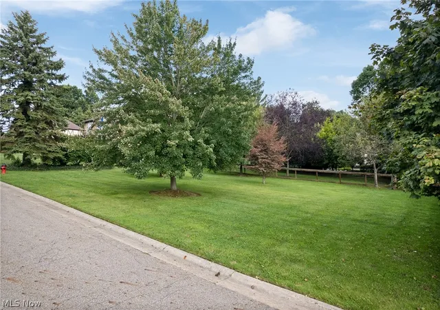 Photo 4 of Single family home for sale at 2317 Raintree St Ne, Canton, OH 44705 | MLS# 5238640 | Listing updated on 2026-08-24