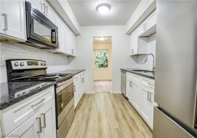 Listing Photo 4 - Condo for sale in building located at 1771 Rolling Hls Dr, Twinsburg, OH 44087 - Unit #D