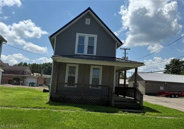 Photo 2 of Single family home for sale at 327 Locust St, Coshocton, OH 43812 | MLS# 5238771 | Listing updated on 2026-08-22
