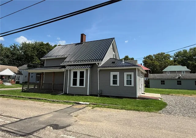 Photo 3 of Single family home for sale at 327 Locust St, Coshocton, OH 43812 | MLS# 5238771 | Listing updated on 2026-08-22