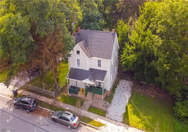 Photo 3 of Single family home for sale at 450 Lucy St, Akron, OH 44306 | MLS# 5238800 | Listing updated on 2026-08-22