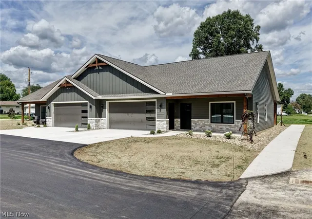 Photo 2 of Sale Pending at 816 Third St Sw, New Philadelphia, OH 44663 | MLS# 5238424 | Listing updated on 2026-09-18