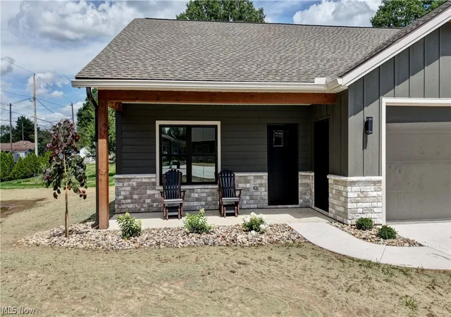 Photo 3 of Sale Pending at 818 Third St Sw, New Philadelphia, OH 44663 | MLS# 5238443 | Listing updated on 2026-09-24