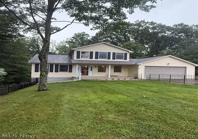 Photo 1 of Single family home for sale at 8 Apache Trl, Malvern, OH 44644 | MLS# 5238524 | Listing updated on 2026-08-22