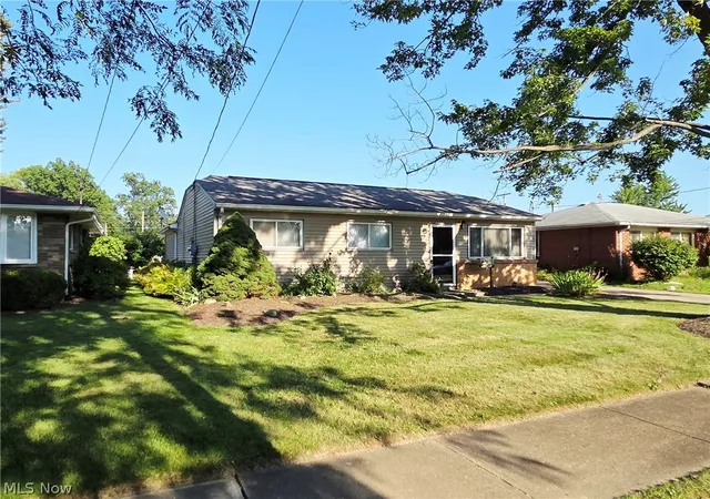 Photo 3 of Sale Pending at 473 Augdon Dr, Elyria, OH 44035 | MLS# 5236865 | Listing updated on 2026-09-23