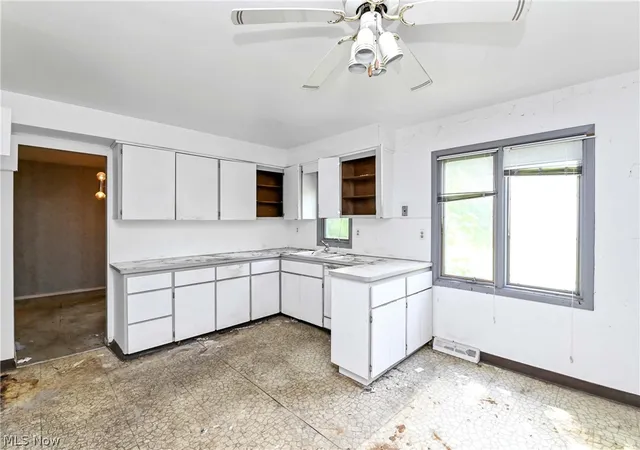 Photo 3 of Sale Pending at 5392 Meadow Wood Blvd, Lyndhurst, OH 44124 | MLS# 5235674 | Listing updated on 2026-08-27