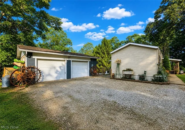 Photo 2 of Single family home for sale at 450 Beeman Rd, Washington, WV 26181 | MLS# 5238550 | Listing updated on 2026-10-01