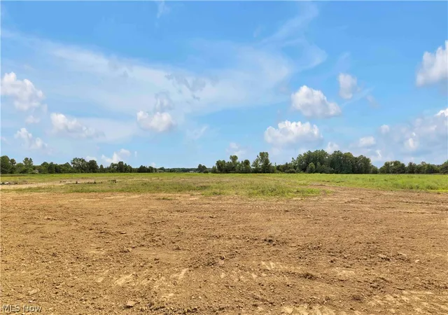 Photo 4 of Sale Pending at 7706 Springfield Dr, Valley City, OH 44280 | MLS# 5238829 | Listing updated on 2026-08-28