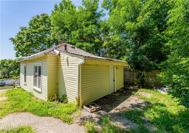 Photo 3 of Single family home for sale at 161 Fernwood Ave, Barberton, OH 44203 | MLS# 5238541 | Listing updated on 2026-08-22