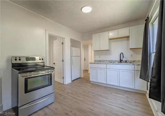 Photo 3 of Single family home for sale at 161 Fernwood Ave, Barberton, OH 44203 | MLS# 5238541 | Listing updated on 2026-08-22