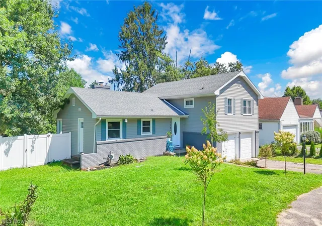Photo 2 of Single family home for sale at 1285 Military Rd, Zanesville, OH 43701 | MLS# 5238869 | Listing updated on 2026-08-22