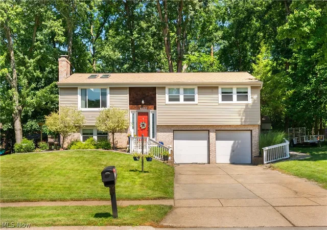 Photo 2 of Sale Pending at 4222 Leewood Rd, Stow, OH 44224 | MLS# 5238224 | Listing updated on 2026-08-24